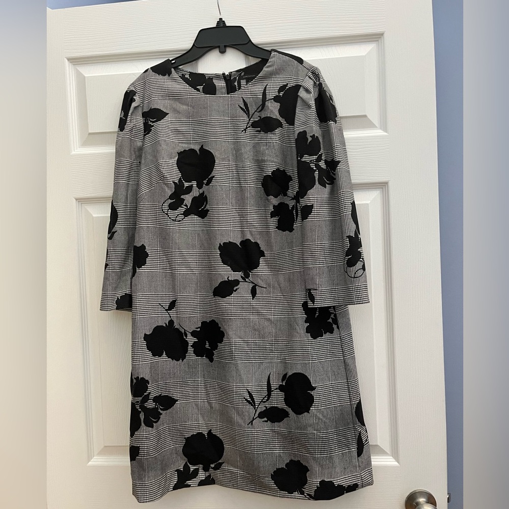 Dress black and white, Ann Taylor size 12, used ONCE